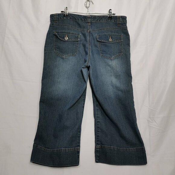 Medium Wash Denim Capris Size 10 #100 - Picture 3 of 7